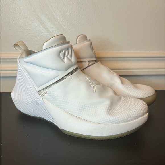 Nike Jordan Why Not Zer0.1 Triple White Athletic Shoes Size 6.5 Youth / 8 Womens - Picture 2 of 16